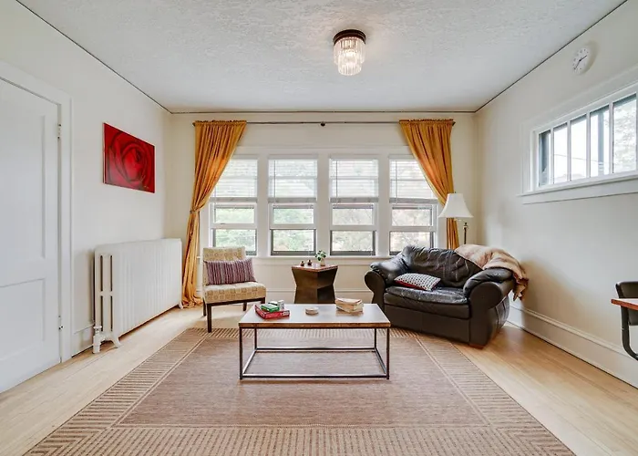 Bright Minneapolis Apartment - 1 Mi To Downtown!