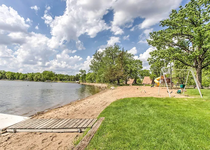 Clearwater Lake Getaway W/ Shared Pool & Boat Dock